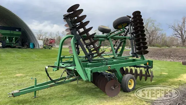 John Deere 235