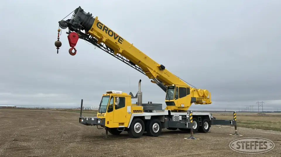 2004 Grove TMS700E Boom Truck