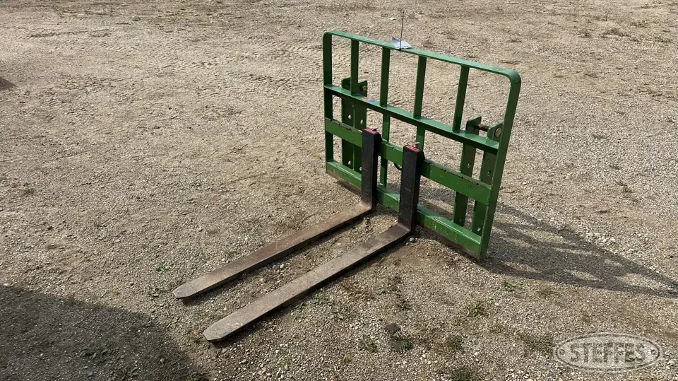 MDS 2115-148 Tractor Loaders and Attachment