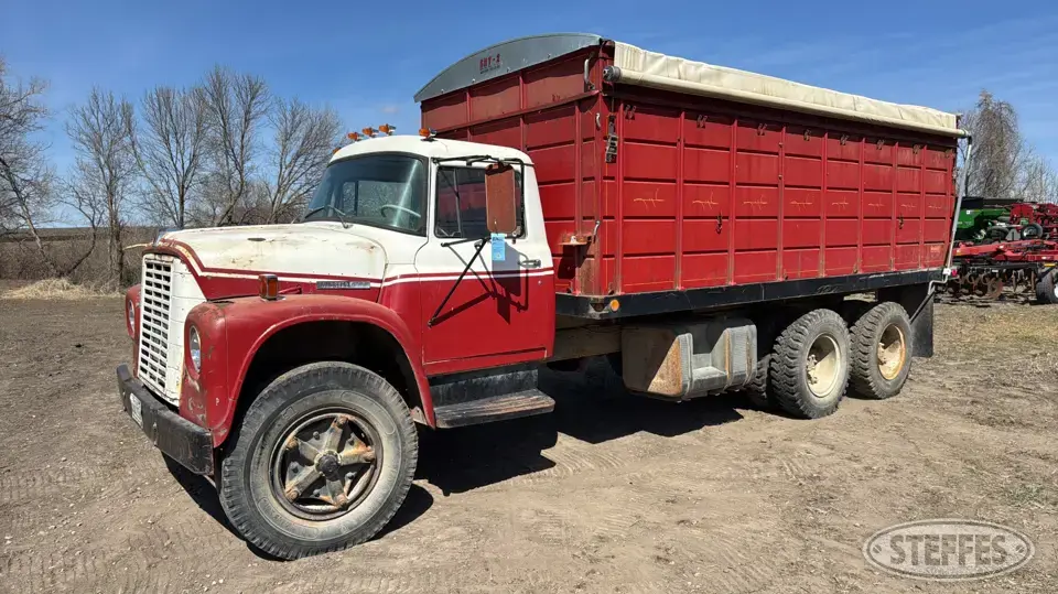 1969 International Loadstar 1800 Tandem Boxed Truck