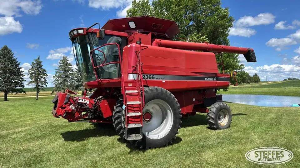 2002 Case IH 2366 Combine