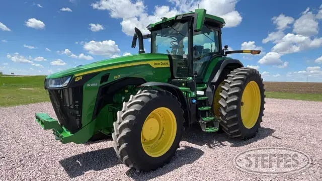 2022 John Deere 8R 340