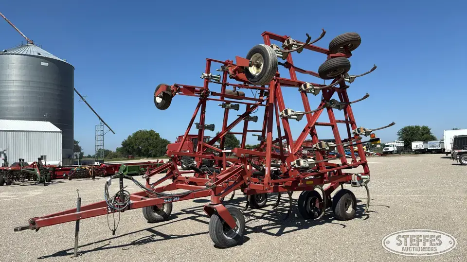 Wil-Rich 5800 Chisel Plow