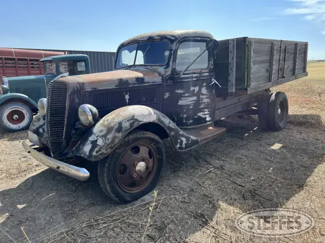 1937 Ford 85