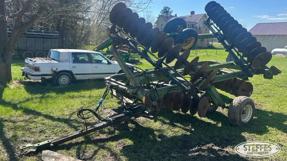 John Deere 220 Disc