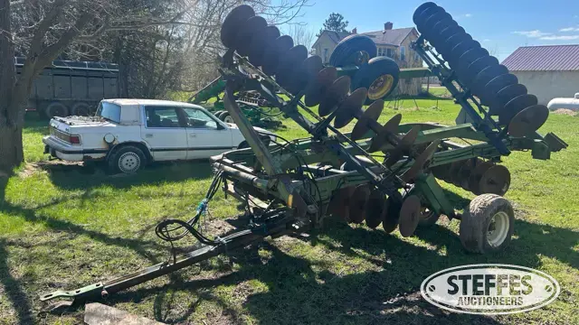 John Deere 220
