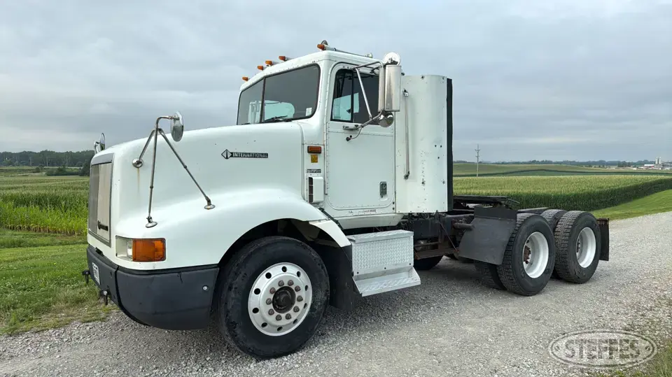1995 International 9200 Conventional Truck without Sleeper