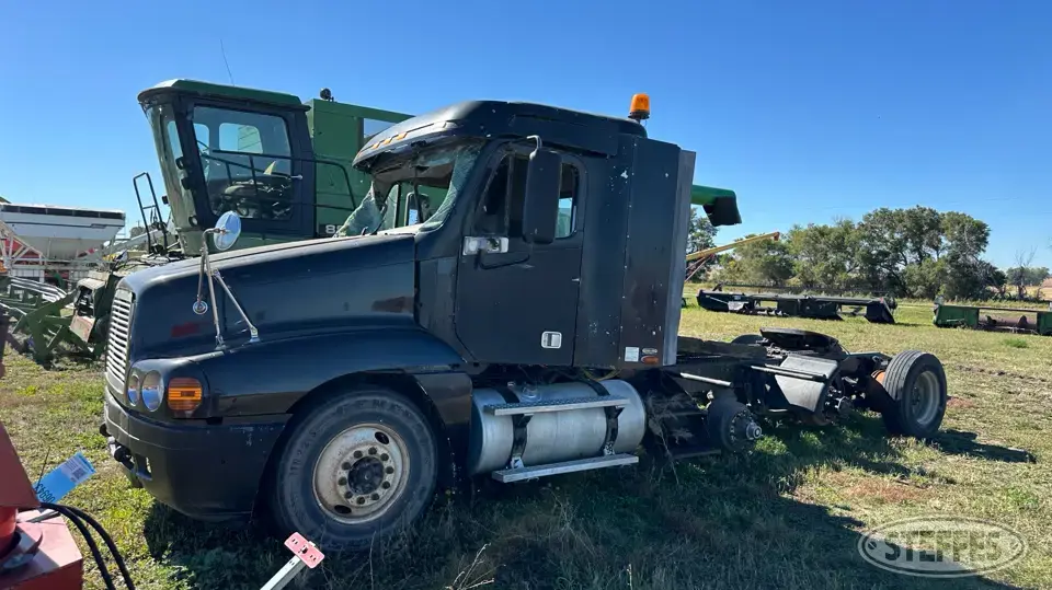 2000 Freightliner Century Conventional Truck without Sleeper