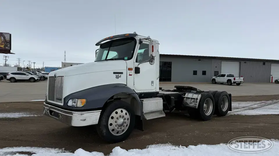 2000 International 9200i Conventional Truck without Sleeper