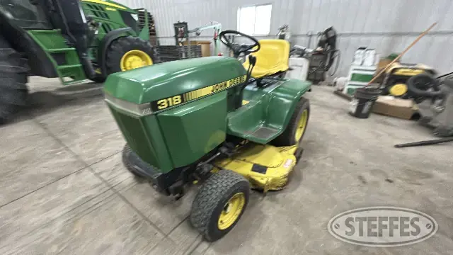 John Deere 318