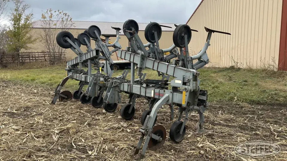 Hiniker 1000 Row Crop Cultivator