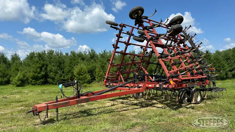 Case IH Tiger-Mate II Field Cultivator