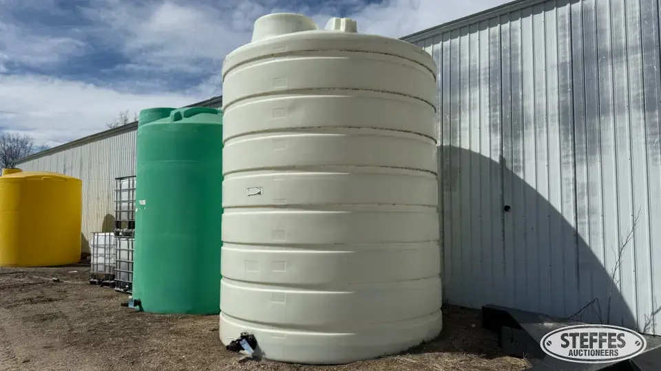 Enduraplas 5,000 gal. poly tank