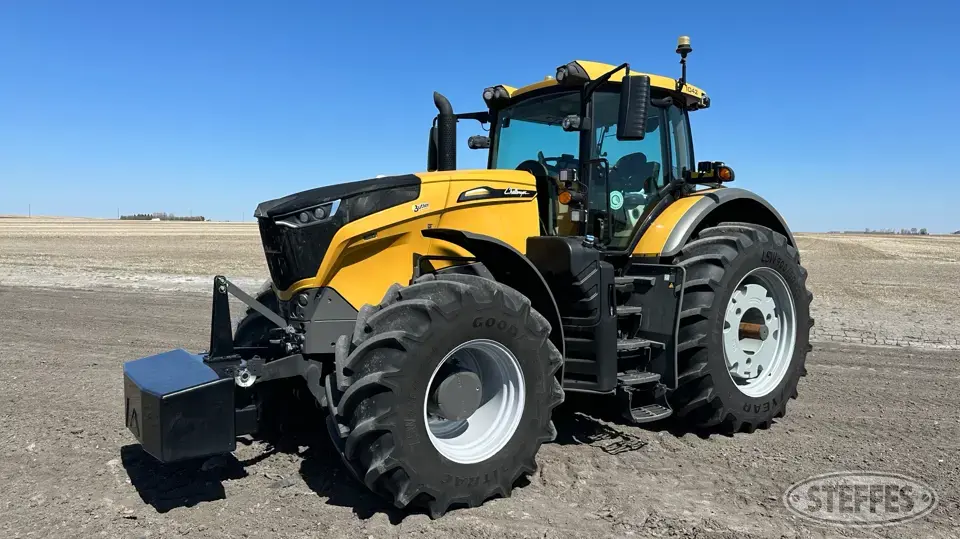 2017 Challenger 1042 MFWD Tractor