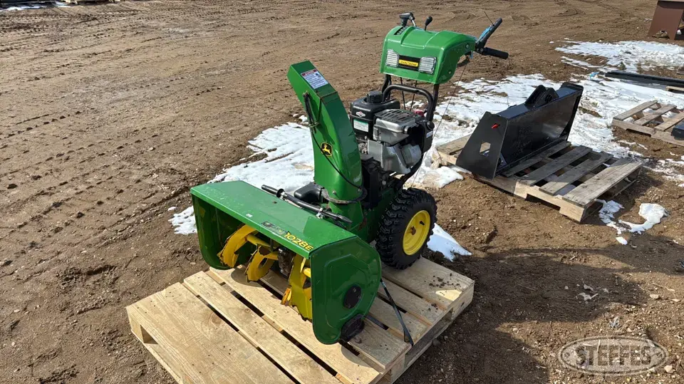 John Deere 1028E Self-Propelled Snowblower