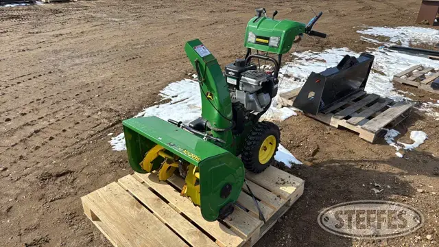 John Deere 1028E