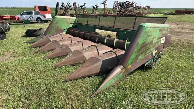 John Deere 654A