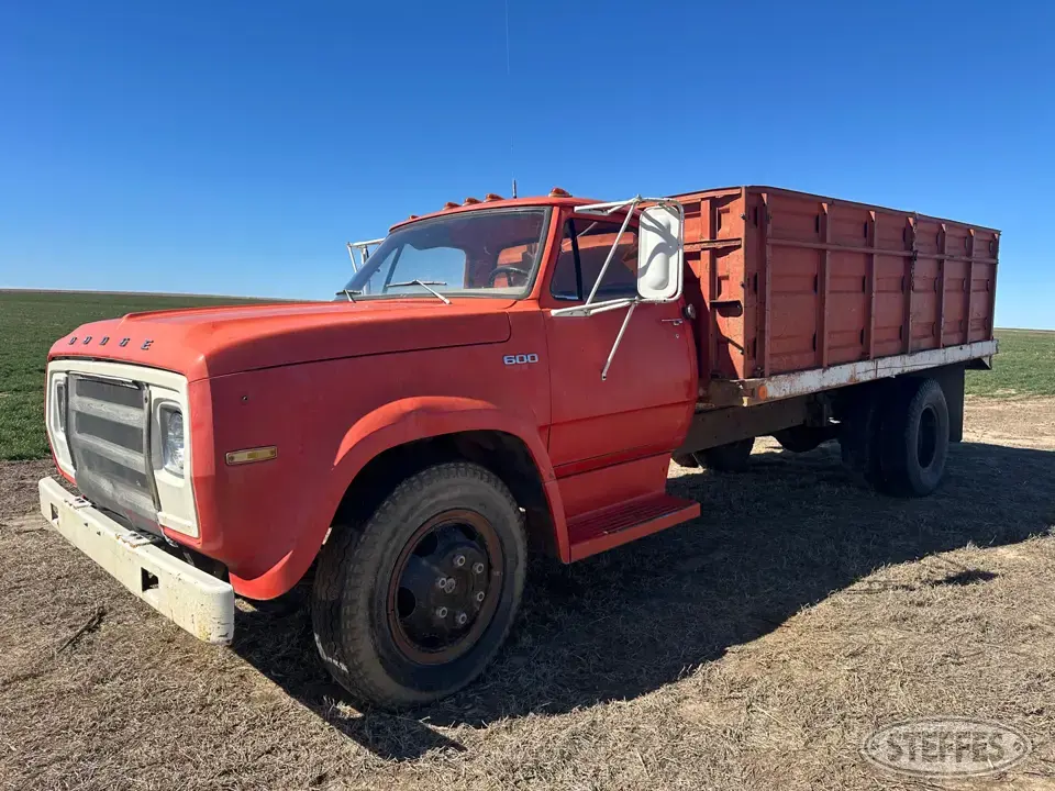1975 Dodge 600 Dump Truck