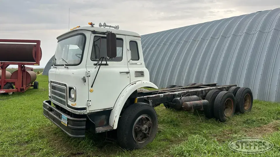 1976 International Cargo Star 1920B Cab and Chassis Truck