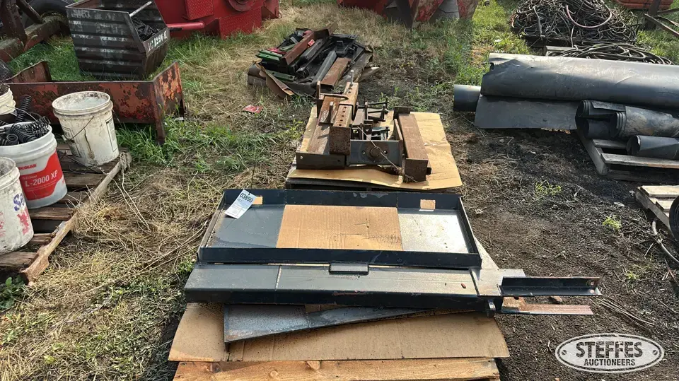 (2) Skid steer plates Skid Steer Attachments-Other
