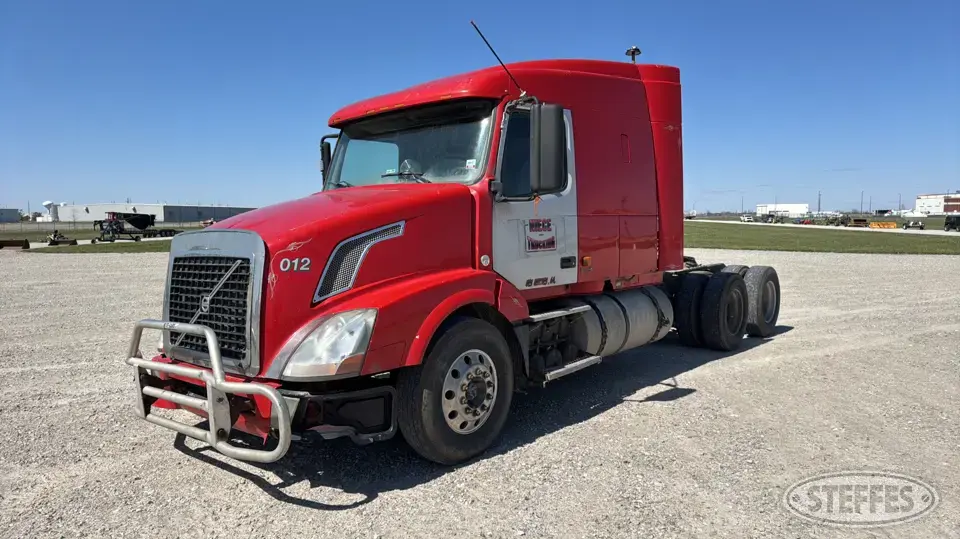 2007 Volvo VNL Conventional Truck with Sleeper