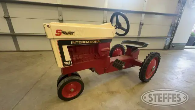 2010 International 1066 Farmall