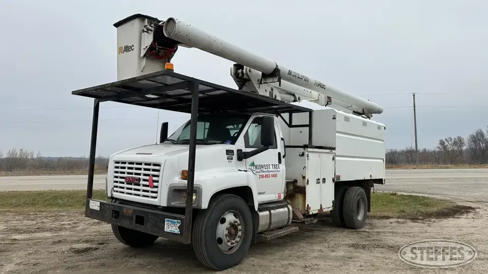 2004 GMC 7500 Boom Truck