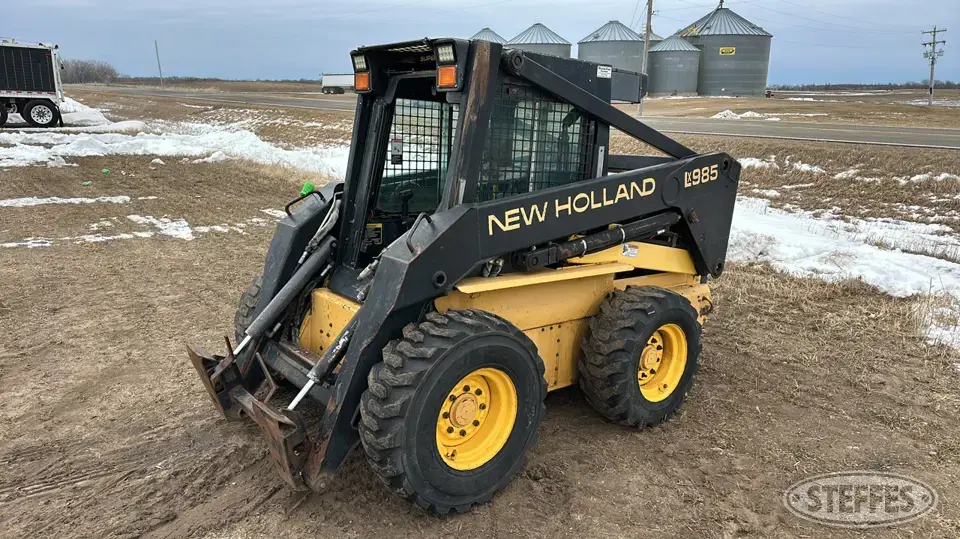 1998 New Holland LX985 Wheeled Skid Steer