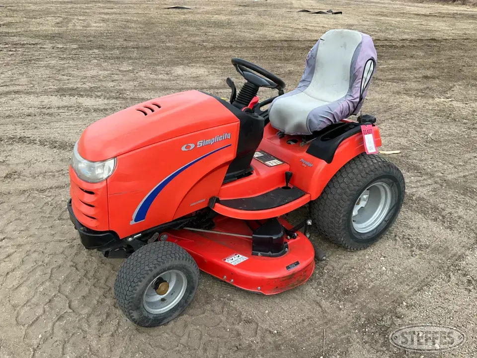 Simplicity Prestige Lawn Tractor