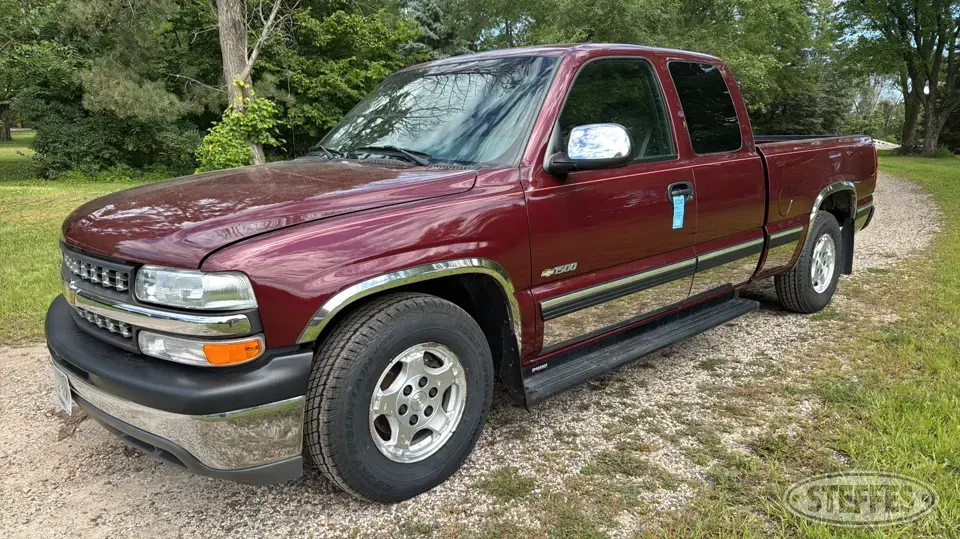 2000 Chevrolet Silverado 1500 LS Half Ton Pickup
