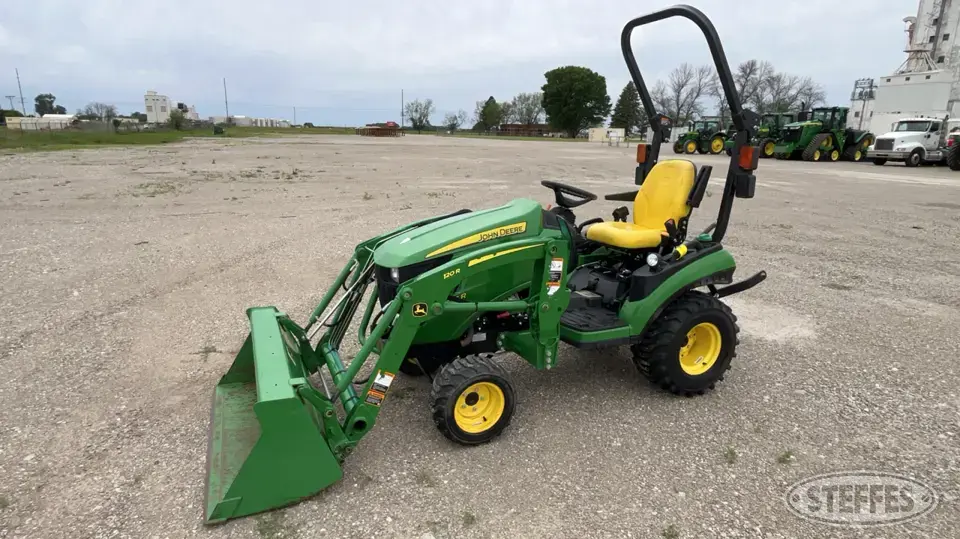 2018 John Deere 1025R MFWD Tractor