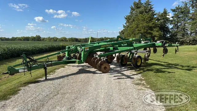 John Deere 2700