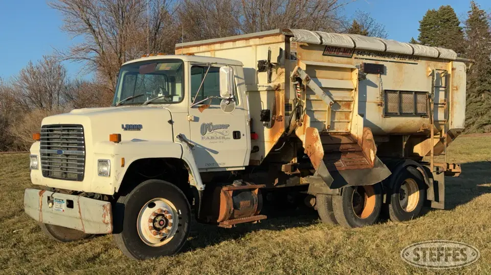 1994 Ford L8000 Feed Truck