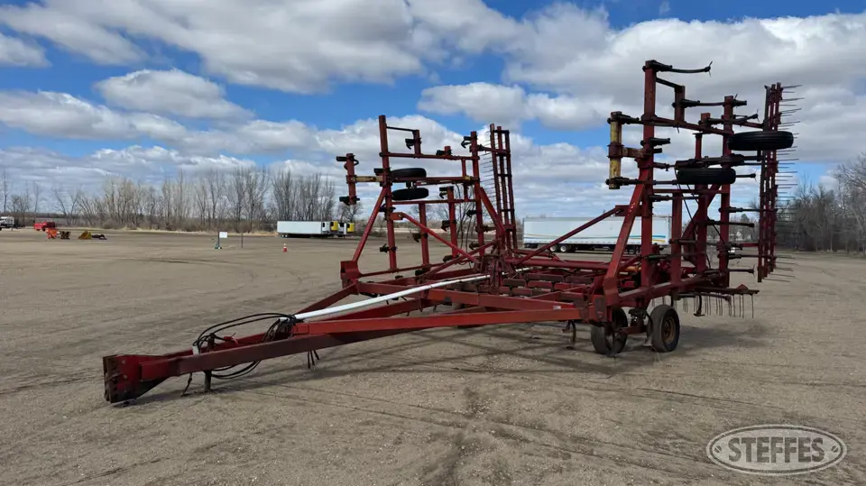 International 4700 Field Cultivator