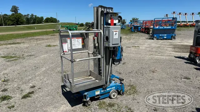 2001 Genie AWP-25S