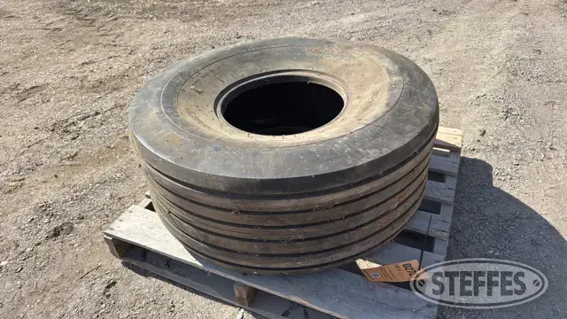 Armstrong 16.5L-16.1 tire