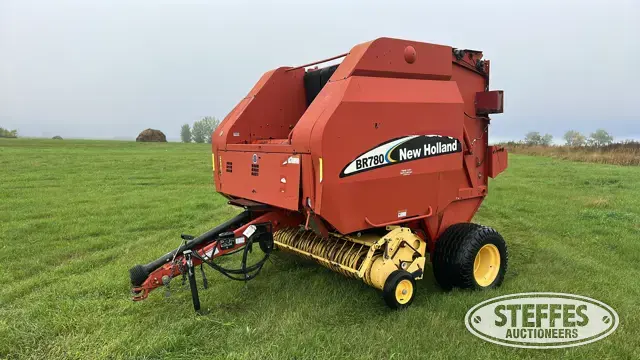 New Holland BR780