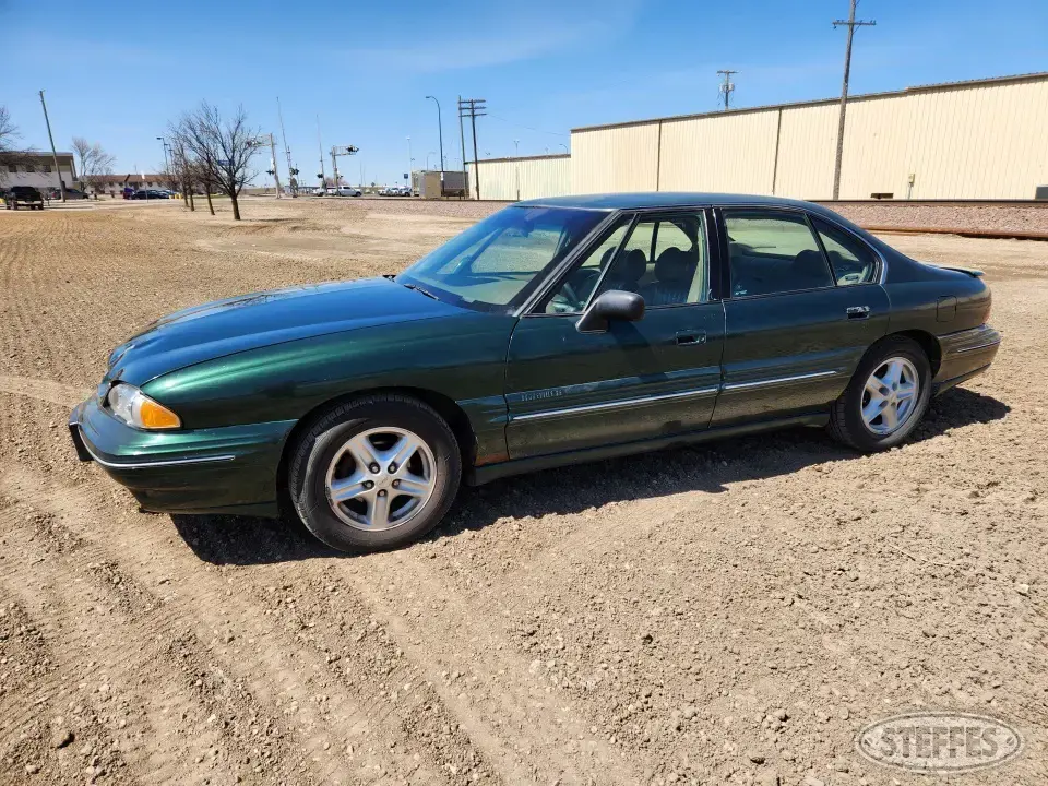 1997 Pontiac Bonneville SE Car