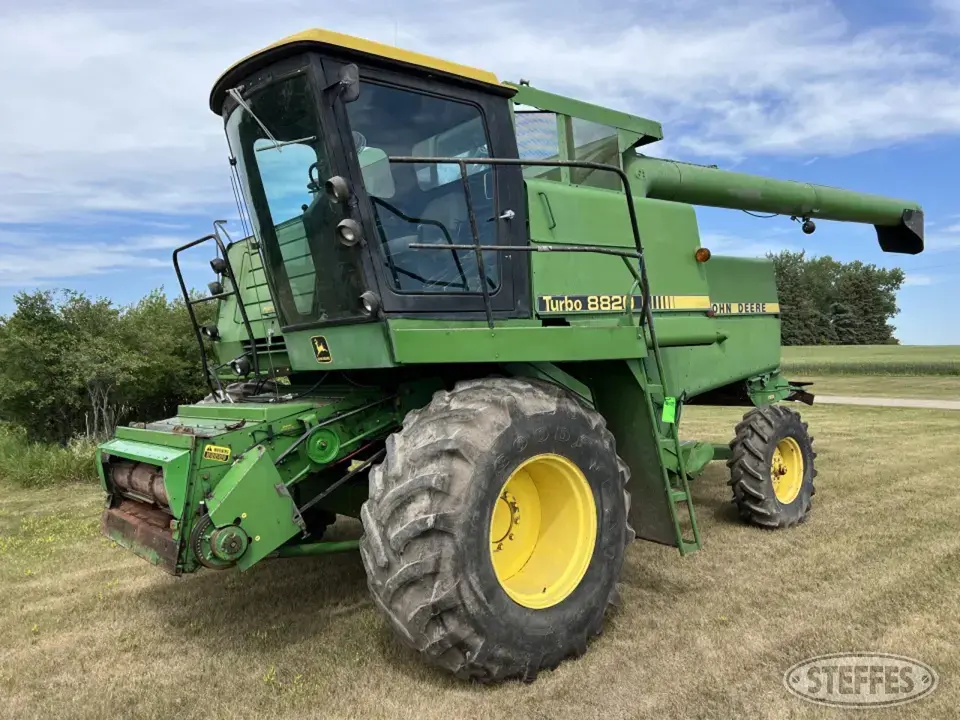 1981 John Deere 8820 Combine