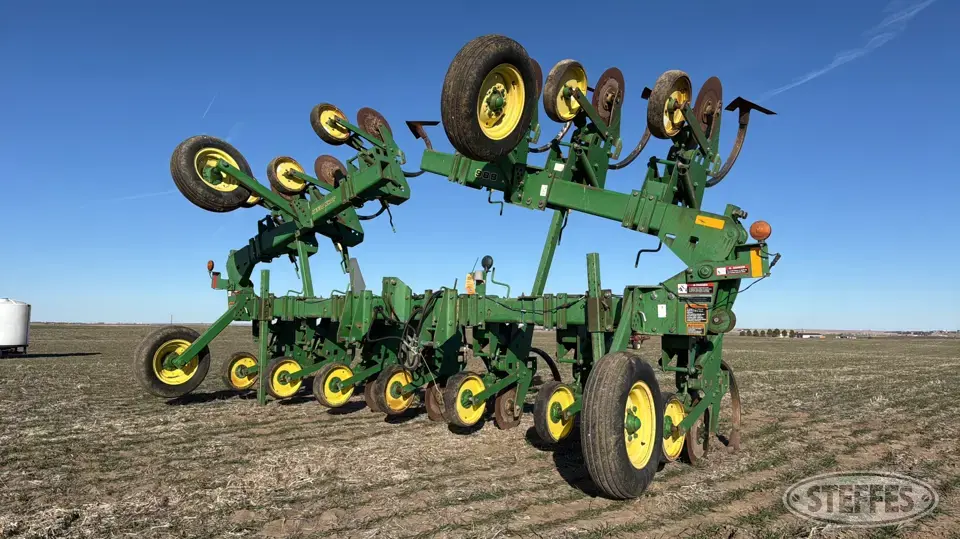John Deere 886 Row Crop Cultivator