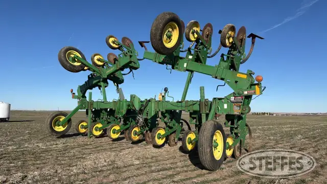 John Deere 886