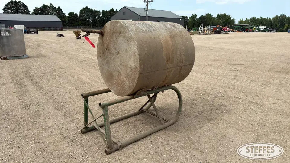 Approx. 200 gal. steel tank Tanks-Other