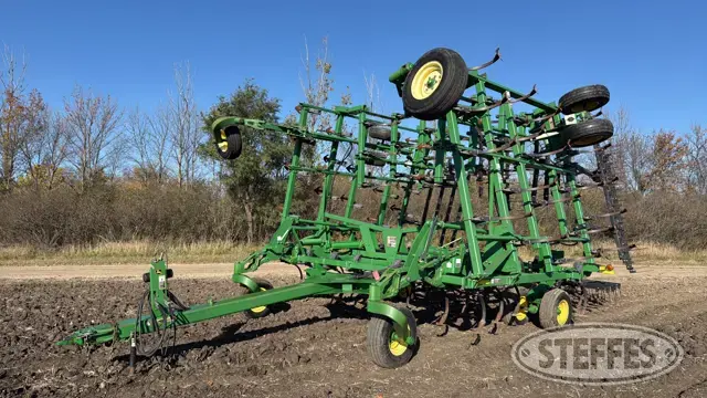 John Deere 2210