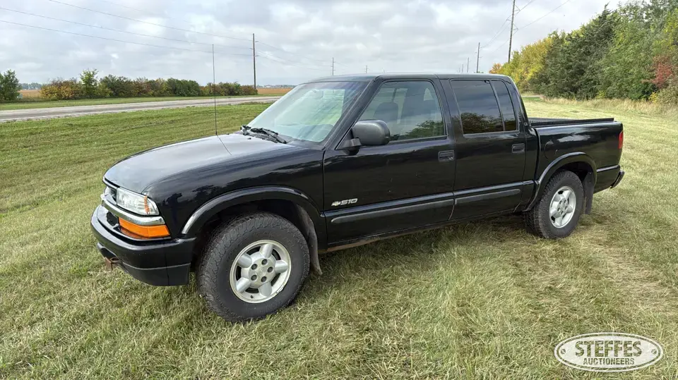 2003 Chevrolet S10 LS Compact Pickup