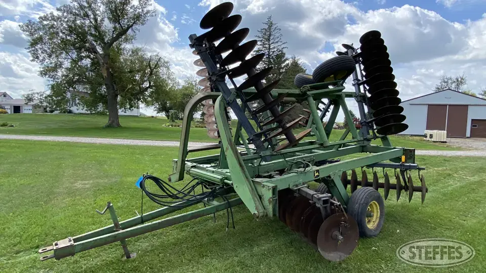 John Deere 230 Disc