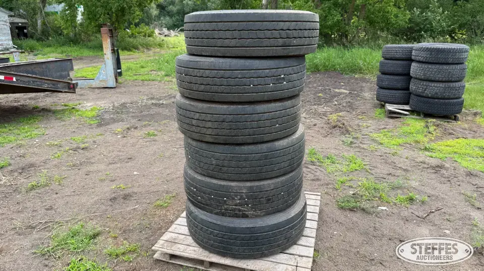 (6) Hankook Smart Flex 265/70R19.5 tires Passenger-Light Truck Tire
