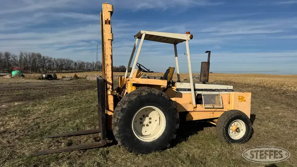 International 4500-B Rough Terrain Forklift