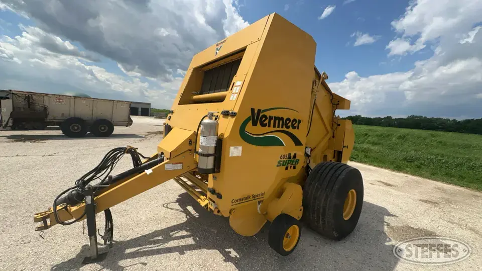 2013 Vermeer 605 Super M Round Baler
