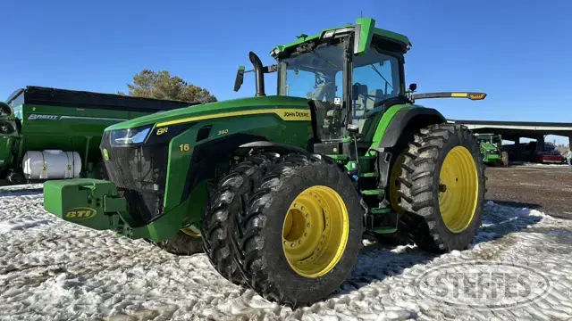 2023 John Deere 8R 340