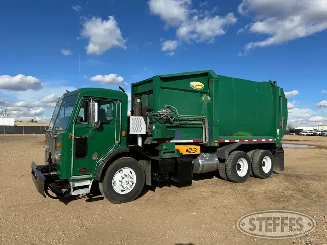 2010 Peterbilt 320